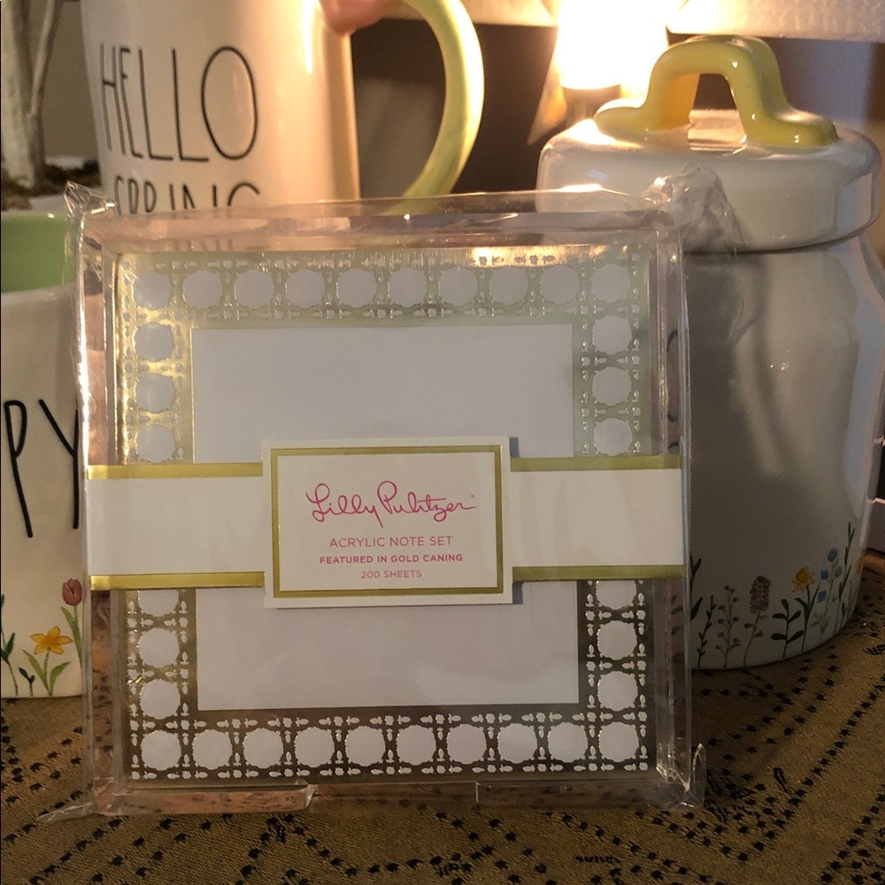 Lilly Pulitzer Acrylic Note Set Featured in Gold Caning